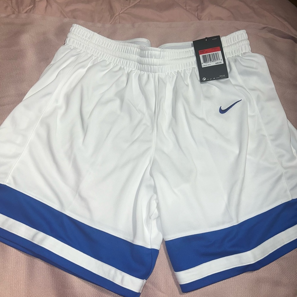 NWT women’s Dri-Fit Nike basketball shorts size Large